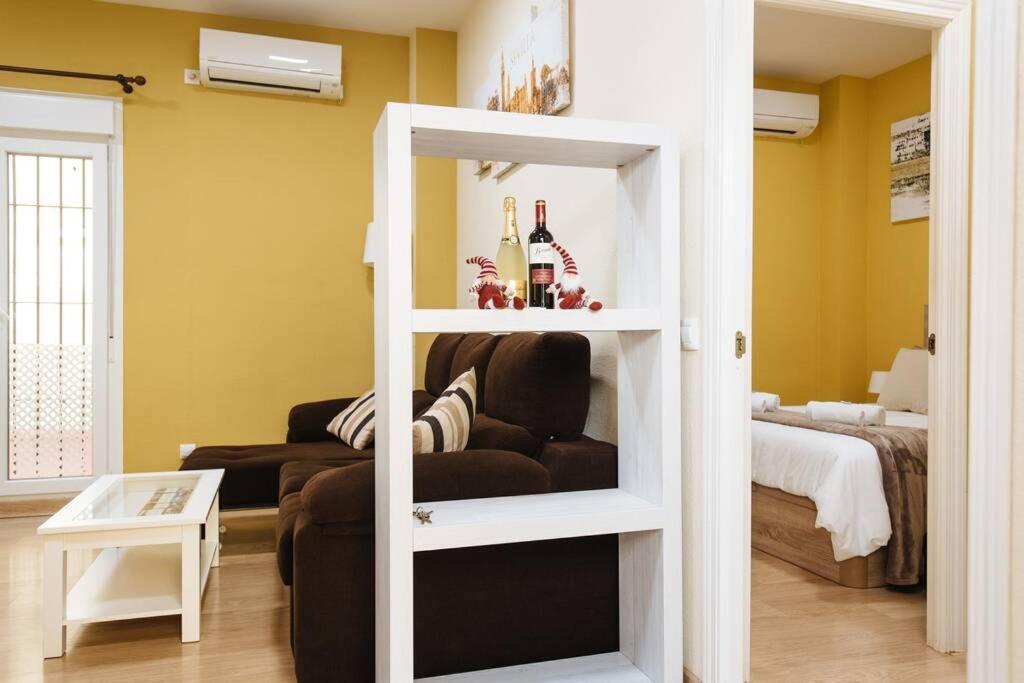 Cozy And Well Located Apartment In The Center Of Севиля Екстериор снимка