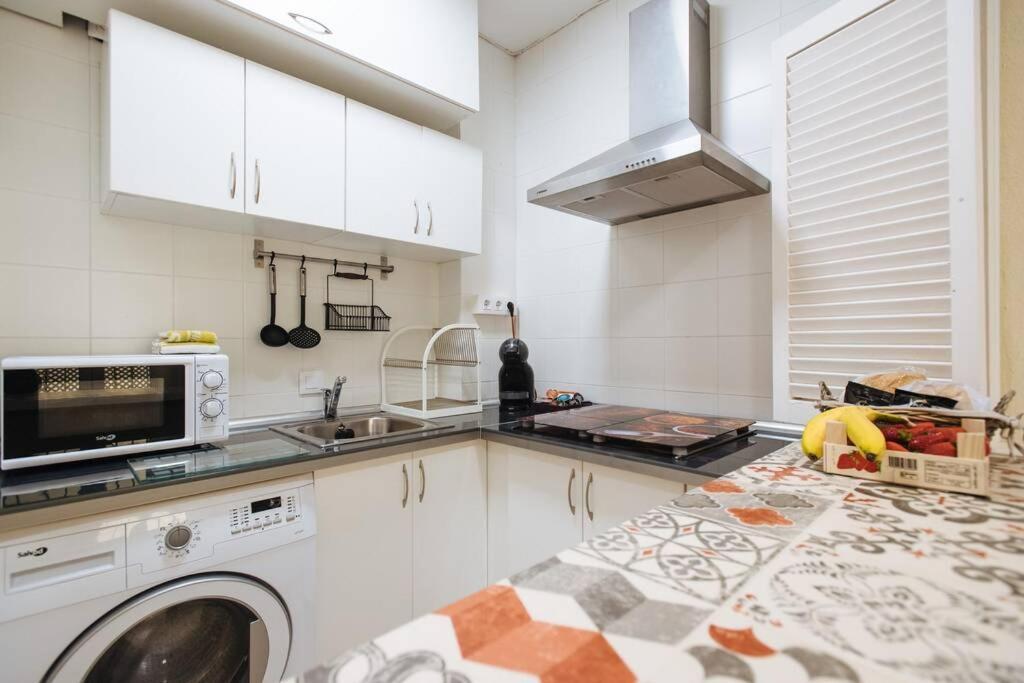 Cozy And Well Located Apartment In The Center Of Севиля Екстериор снимка