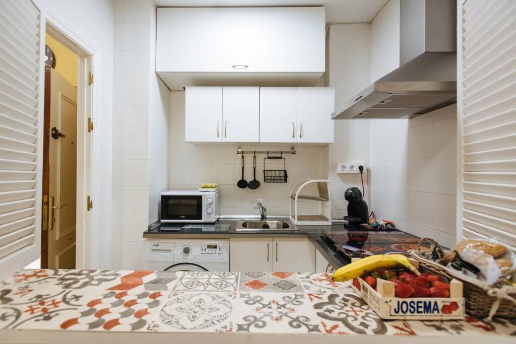 Cozy And Well Located Apartment In The Center Of Севиля Екстериор снимка