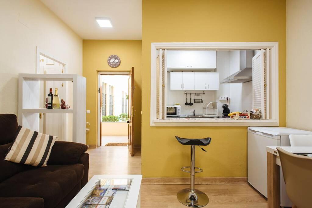 Cozy And Well Located Apartment In The Center Of Севиля Екстериор снимка