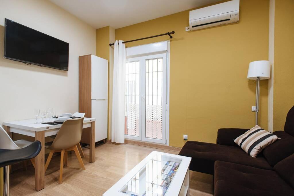 Cozy And Well Located Apartment In The Center Of Севиля Екстериор снимка